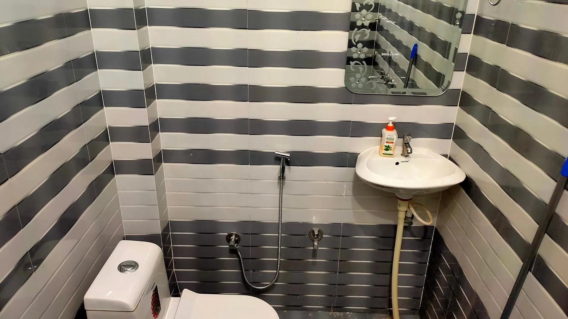 Green View Luxury Apartments Varanasi